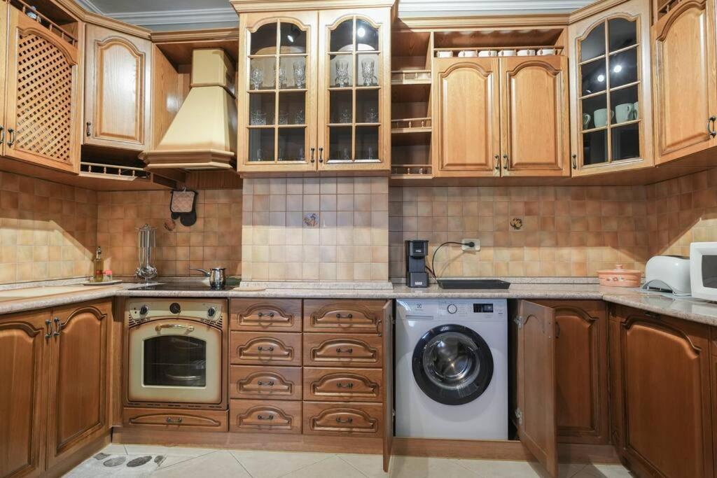 Staycation, City Center Apartment With Balcony Tiranë Eksteriør bilde