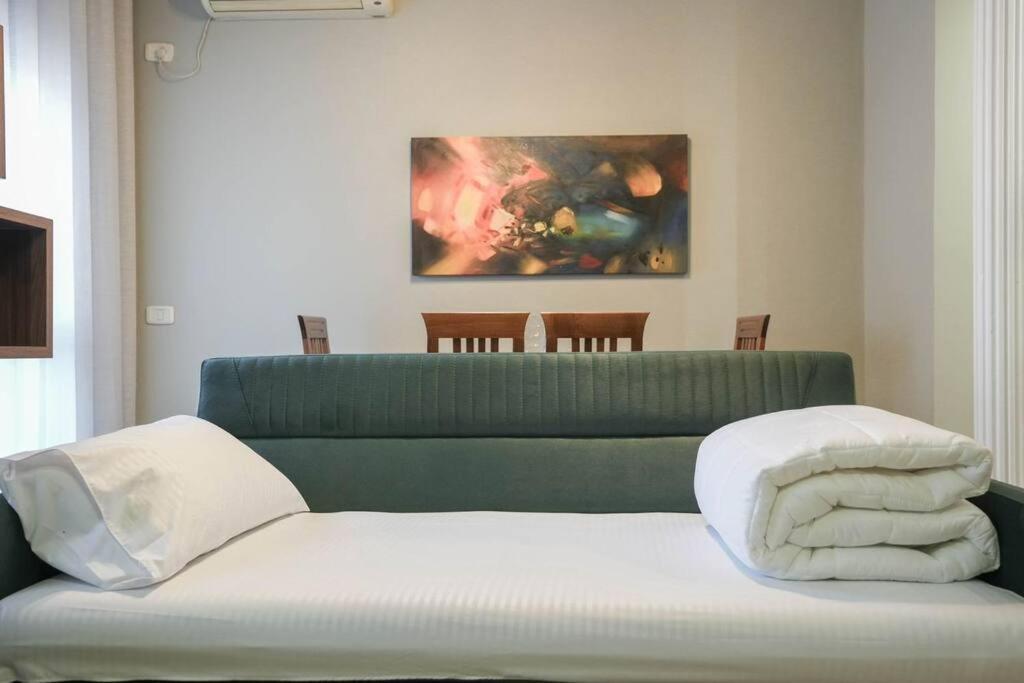Staycation, City Center Apartment With Balcony Tiranë Eksteriør bilde