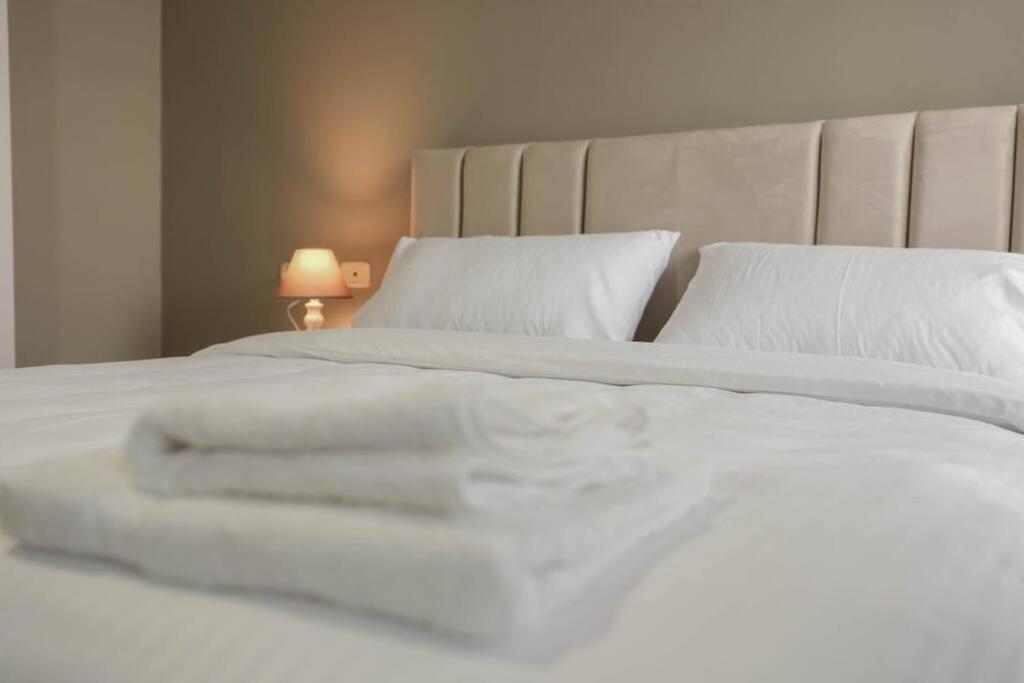 Staycation, City Center Apartment With Balcony Tiranë Eksteriør bilde