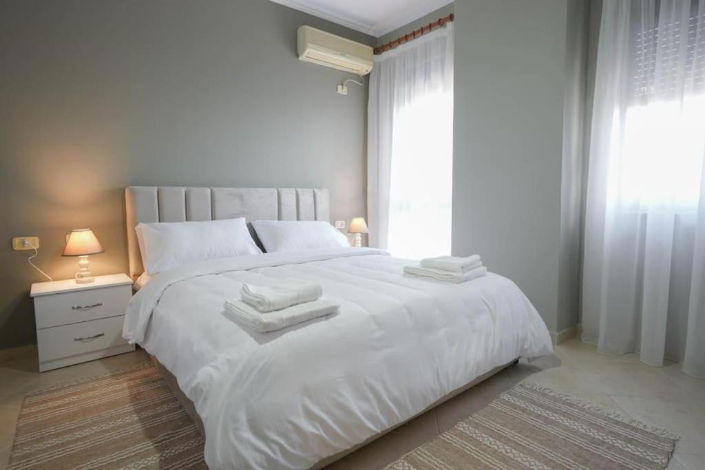 Staycation, City Center Apartment With Balcony Tiranë Eksteriør bilde