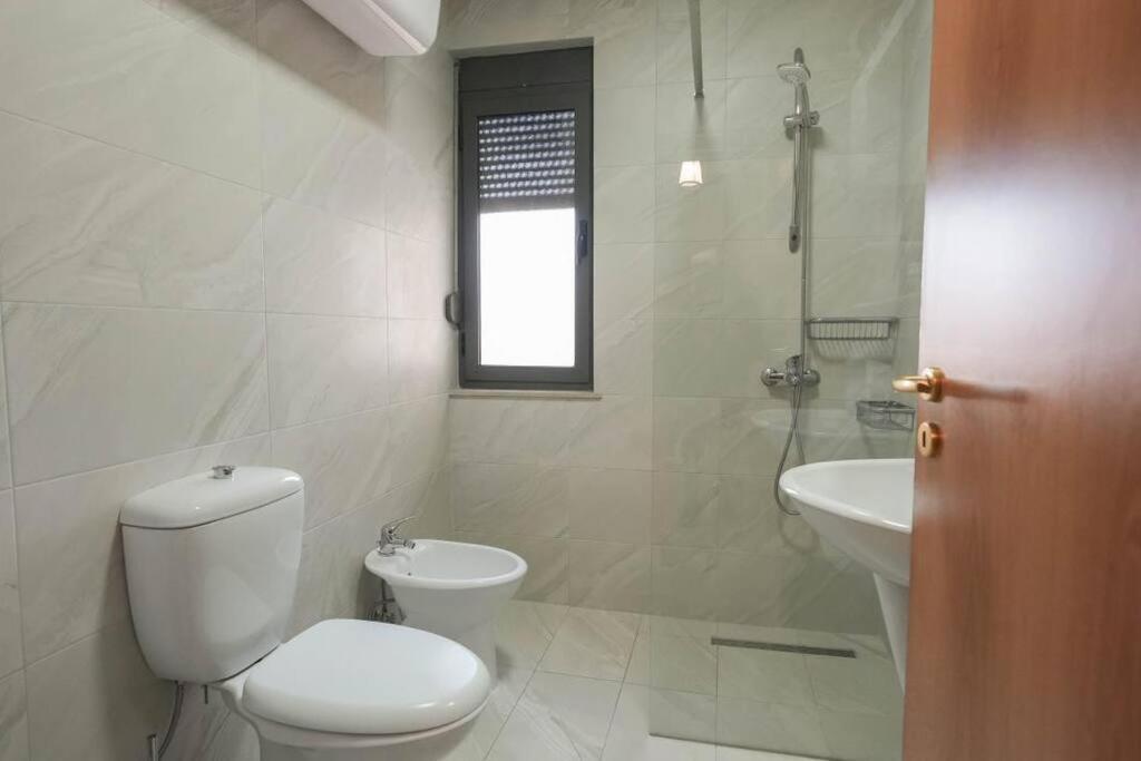 Staycation, City Center Apartment With Balcony Tiranë Eksteriør bilde