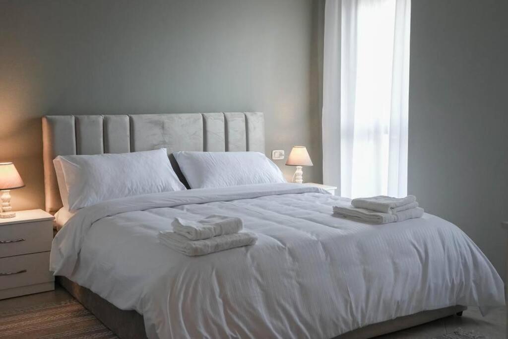 Staycation, City Center Apartment With Balcony Tiranë Eksteriør bilde